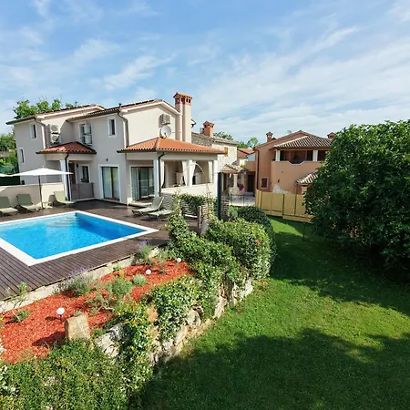 Kate With Private Pool Villa Potpićan